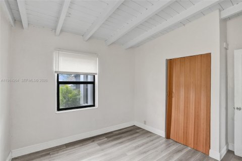 House in Opa-locka, Florida 2 bedrooms, 70.05 sq.m. № 2030607 - photo 27