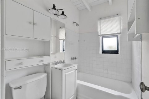 House in Opa-locka, Florida 2 bedrooms, 70.05 sq.m. № 2030607 - photo 22