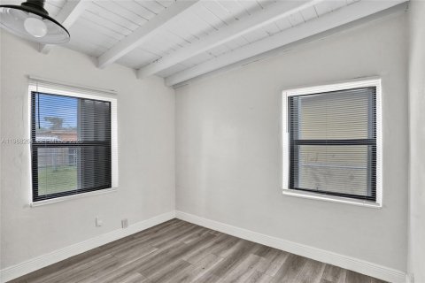 House in Opa-locka, Florida 2 bedrooms, 70.05 sq.m. № 2030607 - photo 28