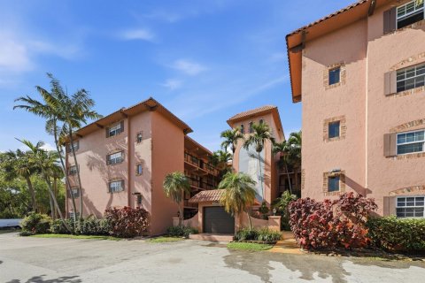 Condo in Fort Lauderdale, Florida, 2 bedrooms № 2272487 - photo 2