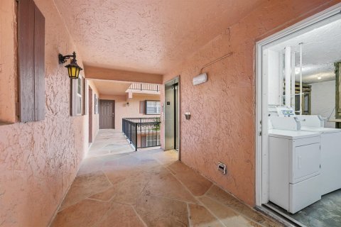Condo in Fort Lauderdale, Florida, 2 bedrooms № 2272487 - photo 20
