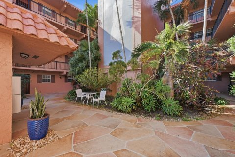 Condo in Fort Lauderdale, Florida, 2 bedrooms № 2272487 - photo 3