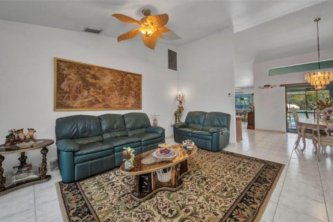 House in Port Charlotte, Florida 3 bedrooms, 188.78 sq.m. № 1680336 - photo 6