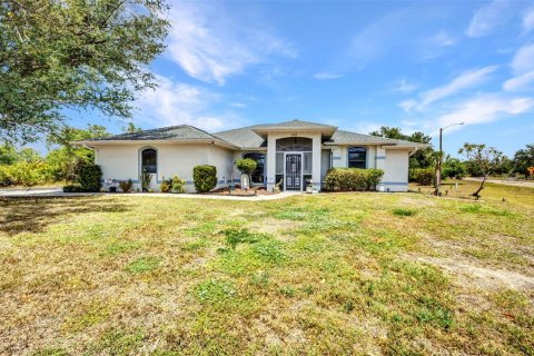 House in Port Charlotte, Florida 3 bedrooms, 188.78 sq.m. № 1680336 - photo 1