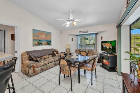 House in Port Charlotte, Florida 3 bedrooms, 188.78 sq.m. № 1680336 - photo 24