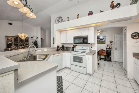 House in Port Charlotte, Florida 3 bedrooms, 188.78 sq.m. № 1680336 - photo 20