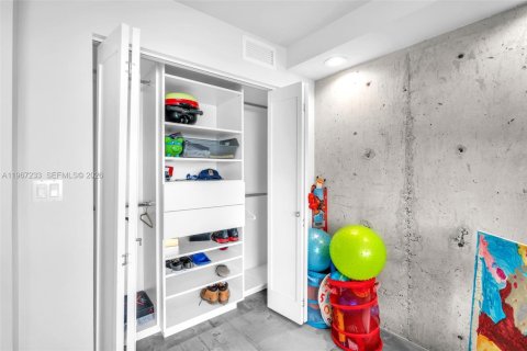 Condo in Miami Beach, Florida, 2 bedrooms № 2081378 - photo 13