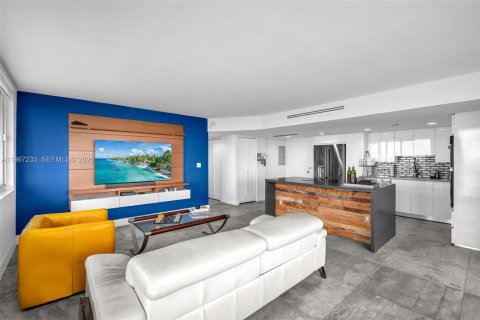 Condo in Miami Beach, Florida, 2 bedrooms № 2081378 - photo 5