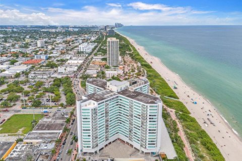 Condo in Miami Beach, Florida, 2 bedrooms № 2081378 - photo 24