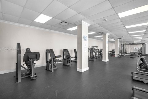 Condo in Miami Beach, Florida, 2 bedrooms № 2081378 - photo 22