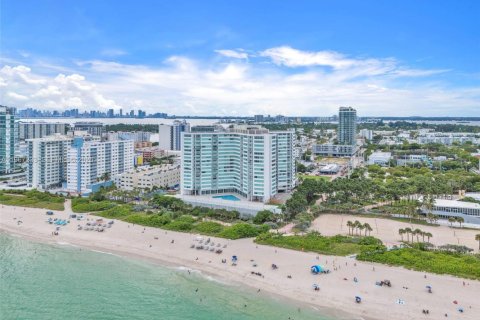 Condo in Miami Beach, Florida, 2 bedrooms № 2081378 - photo 26