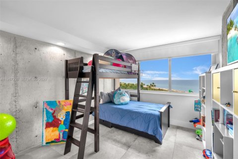 Condo in Miami Beach, Florida, 2 bedrooms № 2081378 - photo 12