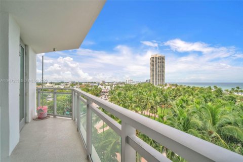 Condo in Miami Beach, Florida, 2 bedrooms № 2081378 - photo 21