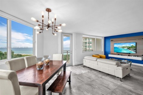 Condo in Miami Beach, Florida, 2 bedrooms № 2081378 - photo 10