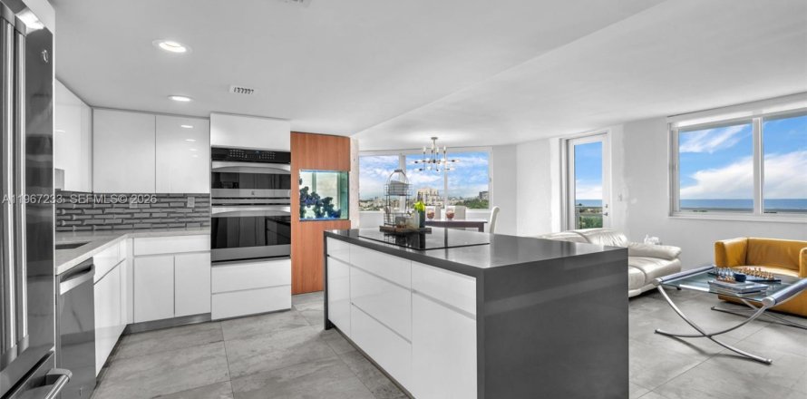 Condo in Miami Beach, Florida, 2 bedrooms № 2081378