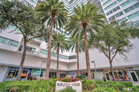 Condo in Miami Beach, Florida, 2 bedrooms № 2081378 - photo 27