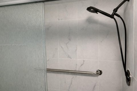 Copropriété à vendre à Miami, Floride: 2 chambres, 119.19 m2 № 2004027 - photo 16