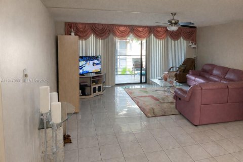 Copropriété à vendre à Miami, Floride: 2 chambres, 119.19 m2 № 2004027 - photo 3
