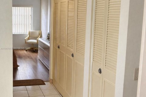 Copropriété à vendre à Miami, Floride: 2 chambres, 119.19 m2 № 2004027 - photo 10