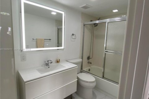 Condominio en venta en Coconut Creek, Florida, 2 dormitorios, 93.09 m2 № 1983849 - foto 12
