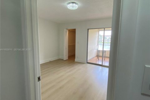 Condominio en venta en Coconut Creek, Florida, 2 dormitorios, 93.09 m2 № 1983849 - foto 9