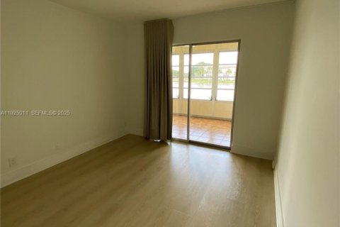 Condominio en venta en Coconut Creek, Florida, 2 dormitorios, 93.09 m2 № 1983849 - foto 3