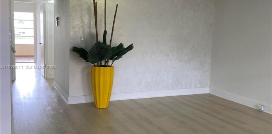 Condominio en Coconut Creek, Florida, 2 dormitorios  № 1983849