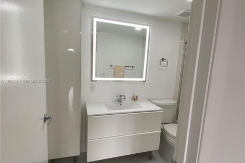 Condominio en venta en Coconut Creek, Florida, 2 dormitorios, 93.09 m2 № 1983849 - foto 11