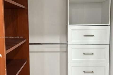 Propiedad comercial en alquiler en Miami, Florida, 1 dormitorio № 1951239 - foto 7
