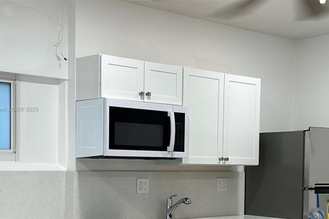 Propiedad comercial en alquiler en Miami, Florida, 1 dormitorio № 1951239 - foto 5