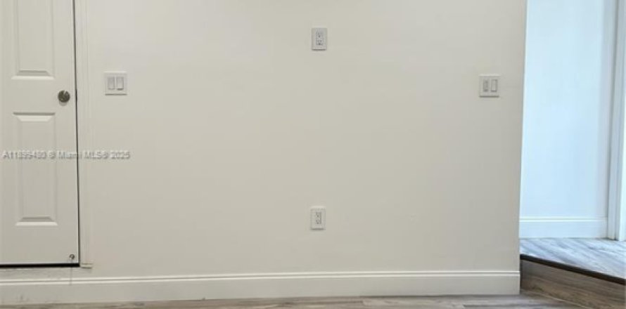 Propiedad comercial en Miami, Florida 1 dormitorio № 1951239