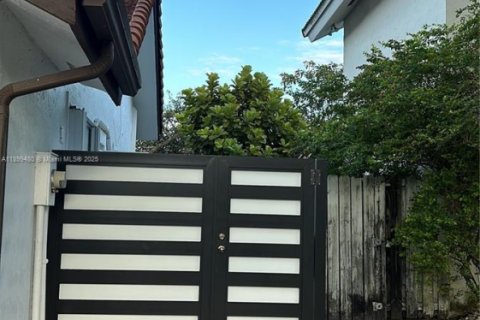 Propiedad comercial en alquiler en Miami, Florida, 1 dormitorio № 1951239 - foto 10