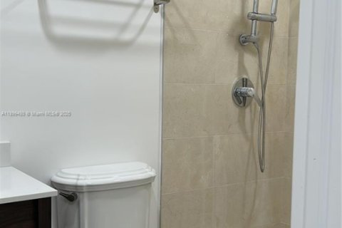 Propiedad comercial en alquiler en Miami, Florida, 1 dormitorio № 1951239 - foto 3