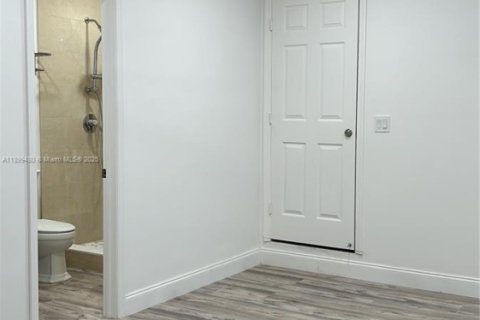 Propiedad comercial en alquiler en Miami, Florida, 1 dormitorio № 1951239 - foto 4