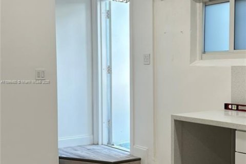 Propiedad comercial en alquiler en Miami, Florida, 1 dormitorio № 1951239 - foto 9