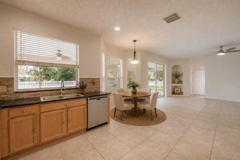 Villa ou maison à vendre à Wesley Chapel, Floride: 4 chambres, 235.23 m2 № 2198116 - photo 6