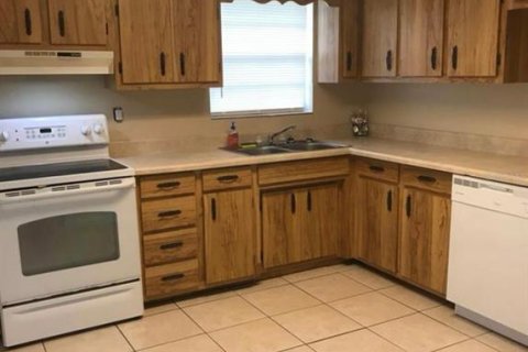 House in DeBary, Florida 3 bedrooms, 117.71 sq.m. № 1912869 - photo 3
