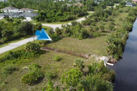 Terreno en venta en Port Charlotte, Florida № 1955477 - foto 2