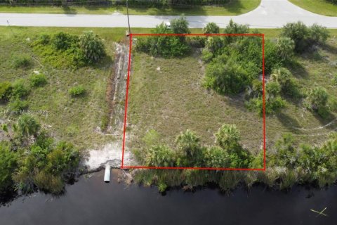 Terreno en venta en Port Charlotte, Florida № 1955477 - foto 3