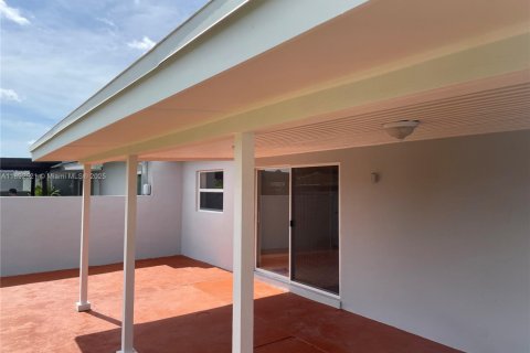 Снять в аренду виллу или дом в Майами, Флорида 3 спальни, 91.04м2, № 1946247 - фото 5