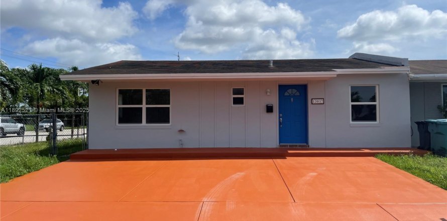 Дом в Майами, Флорида 3 спальни, 91.04м2 № 1946247