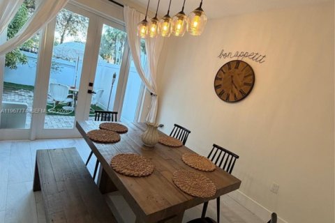 Adosado en venta en Doral, Florida, 3 dormitorios, 146.6 m2 № 2029911 - foto 2