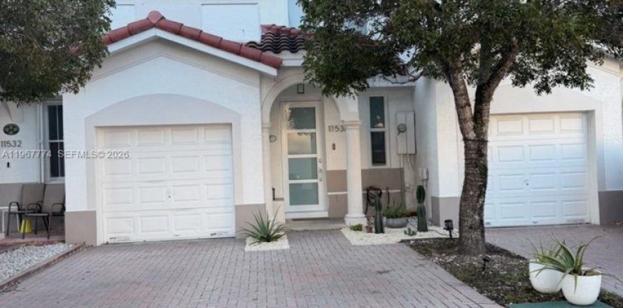 Adosado en Doral, Florida 3 dormitorios, 146.6 m2 № 2029911
