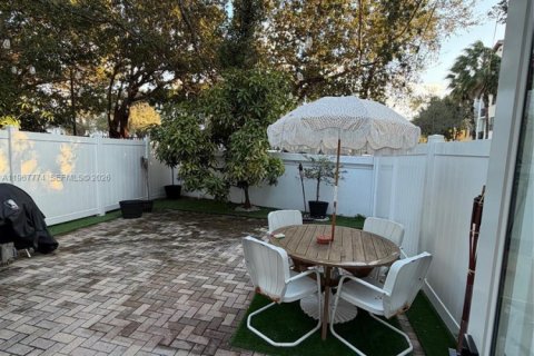 Adosado en venta en Doral, Florida, 3 dormitorios, 146.6 m2 № 2029911 - foto 12