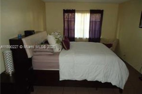 Condo in Miami, Florida, 1 bedroom  № 2012810 - photo 5