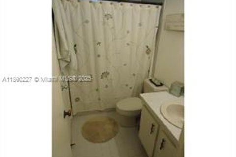 Condo in Miami, Florida, 1 bedroom  № 2012810 - photo 7