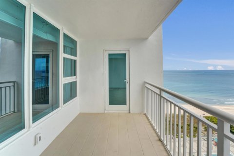 Condo in Lauderdale-by-the-Sea, Florida, 1 bedroom № 2265446 - photo 12
