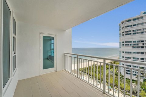 Condo in Lauderdale-by-the-Sea, Florida, 1 bedroom № 2265446 - photo 11