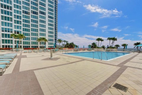Condo in Lauderdale-by-the-Sea, Florida, 1 bedroom № 2265446 - photo 25