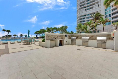 Condo in Lauderdale-by-the-Sea, Florida, 1 bedroom № 2265446 - photo 27